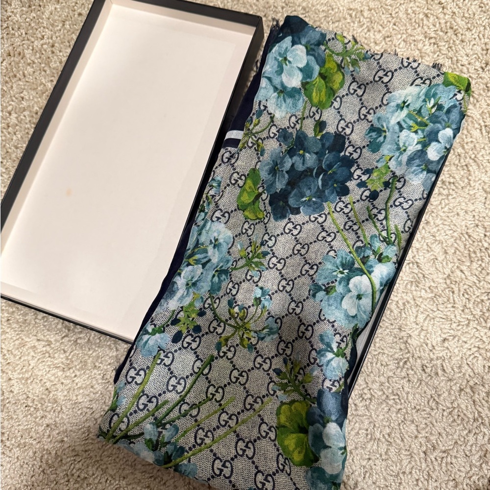 Gucci blooms monogram Scarf 57x57